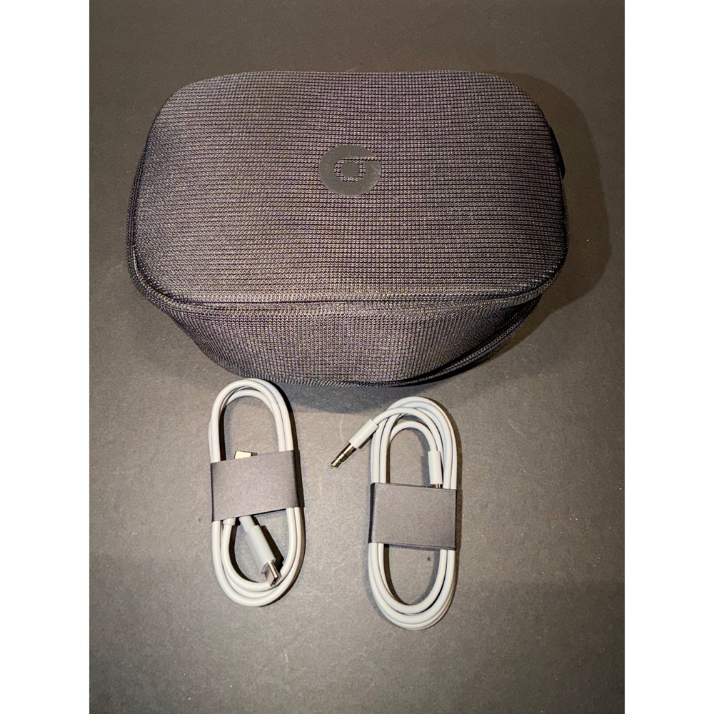 Beats by Dre Studio Pro Carrying Case with USB-C and 3.5mm Audio Cables